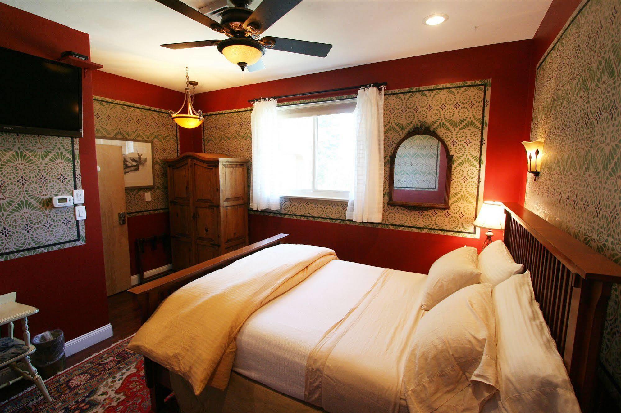 ميديا Alpenhof Bed & Breakfast المظهر الخارجي الصورة